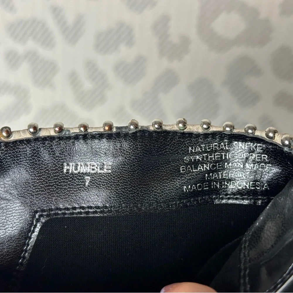 STEVE MADDEN HUMBLE TRIPLE BUCKLE SNAKESKIN PRINT STUDDED HEELED BOOTIE BOOTS 7 - Picture 8 of 9